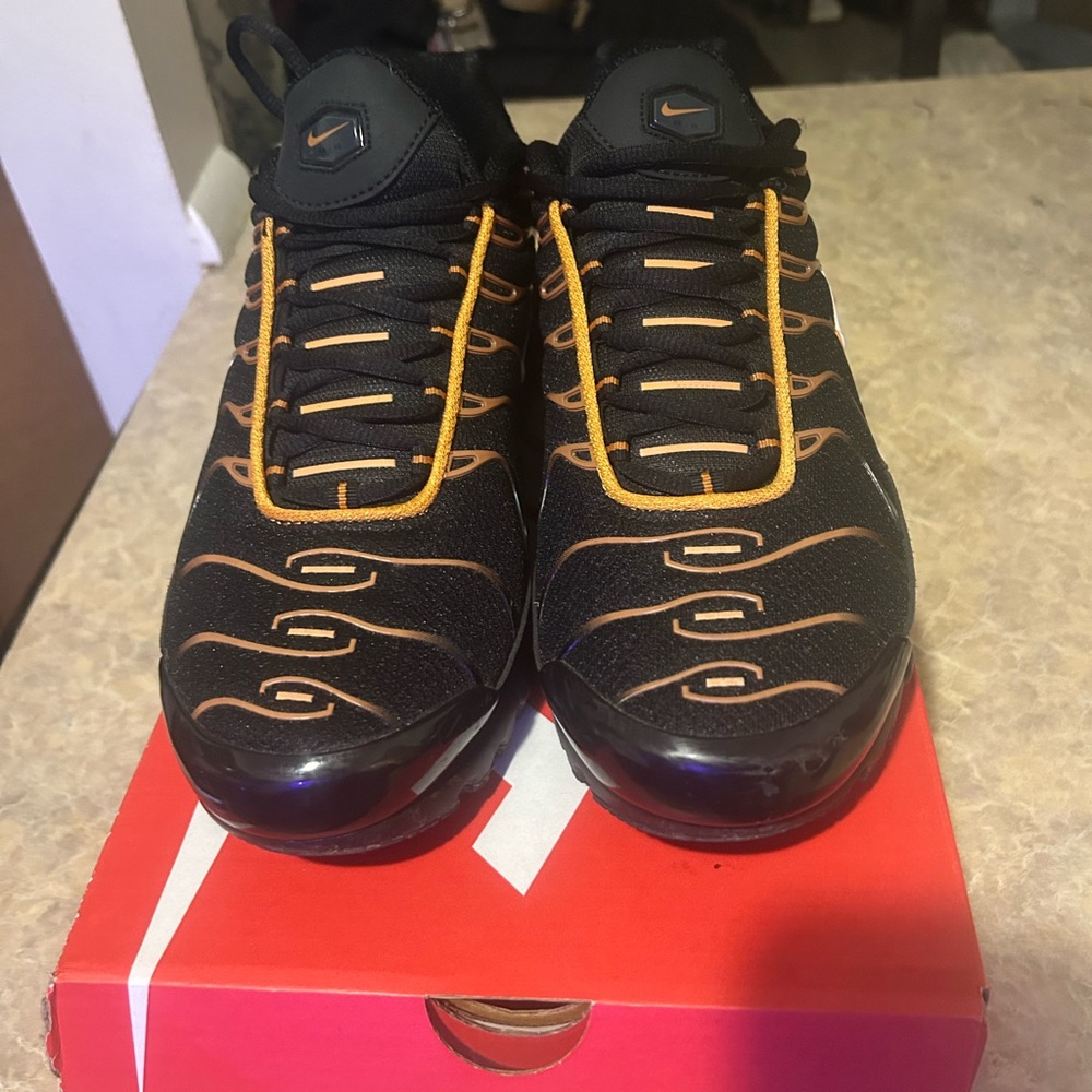 Nike Air Max Plus
Dark Obsidian Monarch